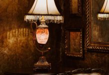 What Are the Best Ways to Incorporate Vintage Items into Your Modern Home Decor? Retro Decor -