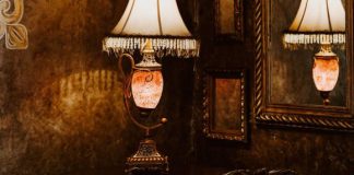 What Are the Best Ways to Incorporate Vintage Items into Your Modern Home Decor? Retro Decor -